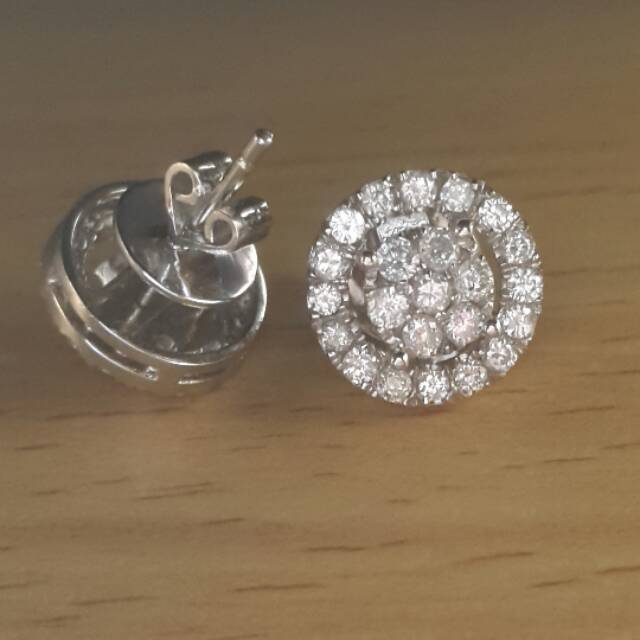 Anting berlian eropa