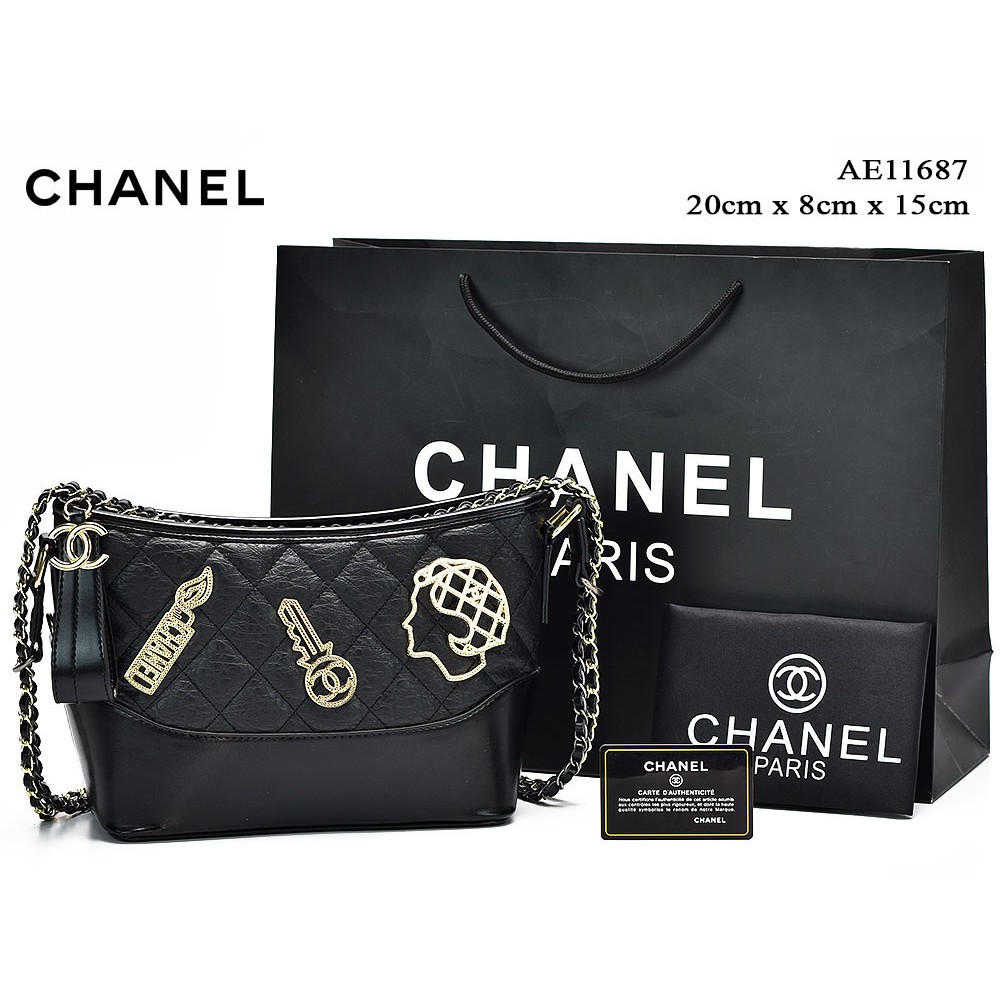 Tas Chanel Gabrielle Medium Embellished Gold Metal HITAM Semprem AE11687