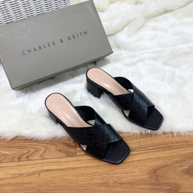 C01223 CHARLES AND KEITH ORIGINAL SHOES