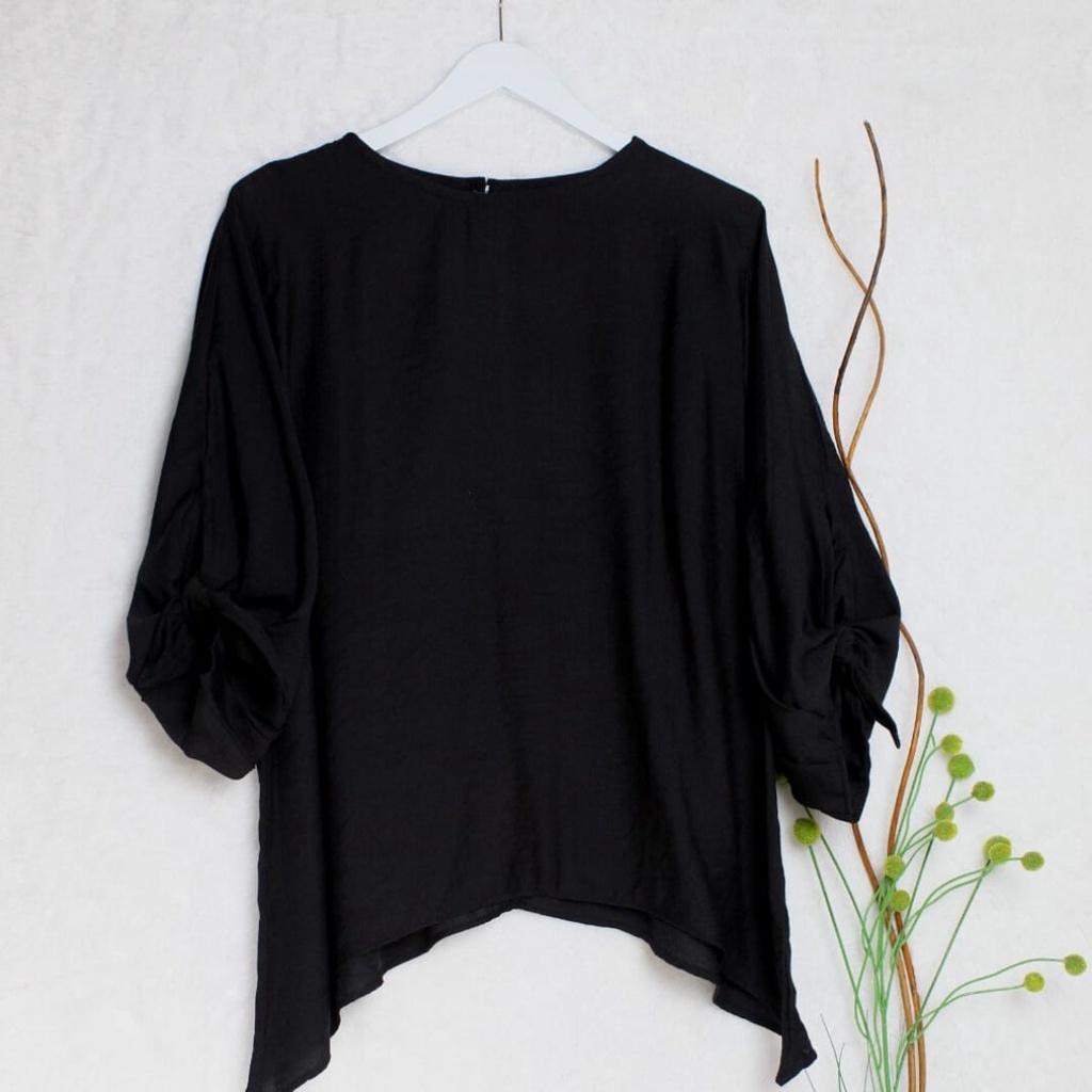 OZGE Atasan Blus Wanita Premium Terbaru Model Korea  Bahan Silky Import fit M to XL