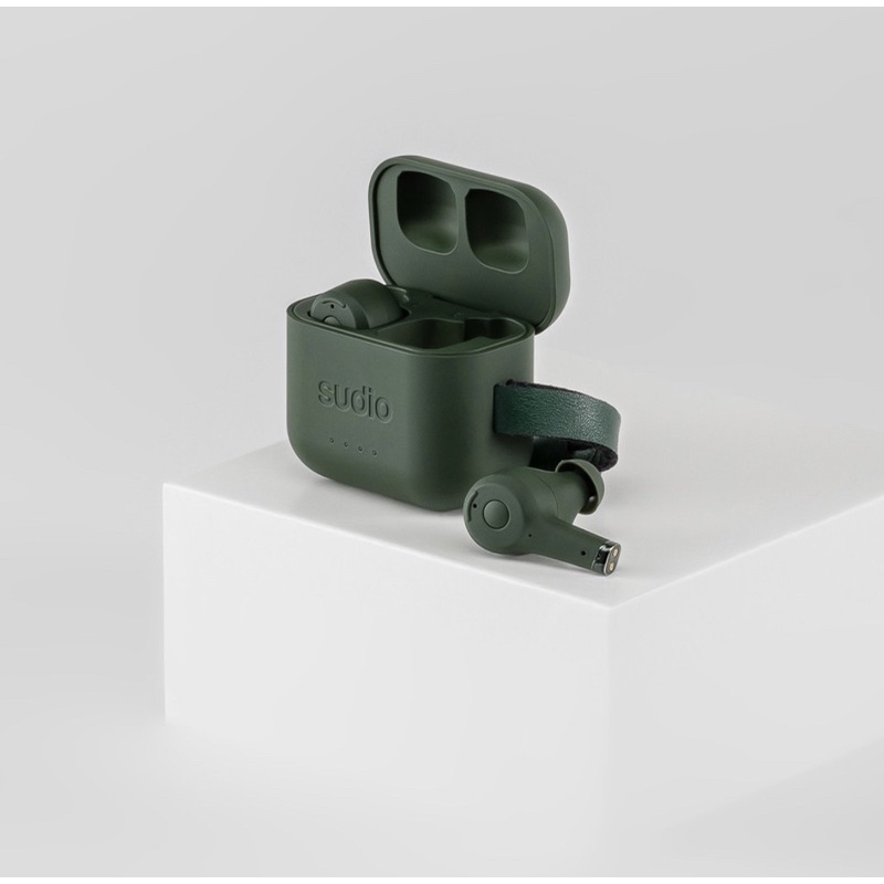 BNIB sudio ETT Wireless noise cancelling earphone + wireless charger