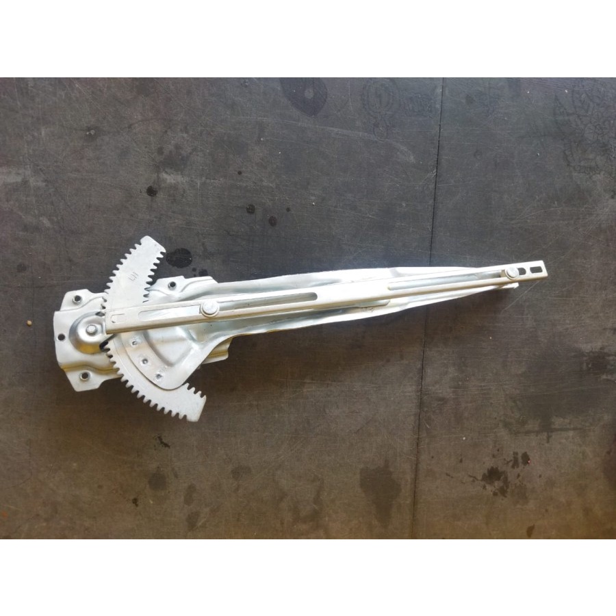 Regulator Kaca Pintu Depan Suzuki Futura Mitsubishi T120SS Aftermarket