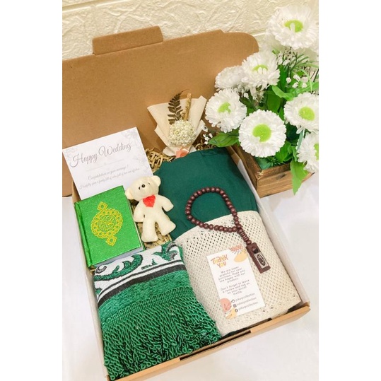 

Hampers Wedding / Kado Pernikahan / Kado Ulang Tahun/ Mukena Rayon Hampers Mukena Dewasa Alquran