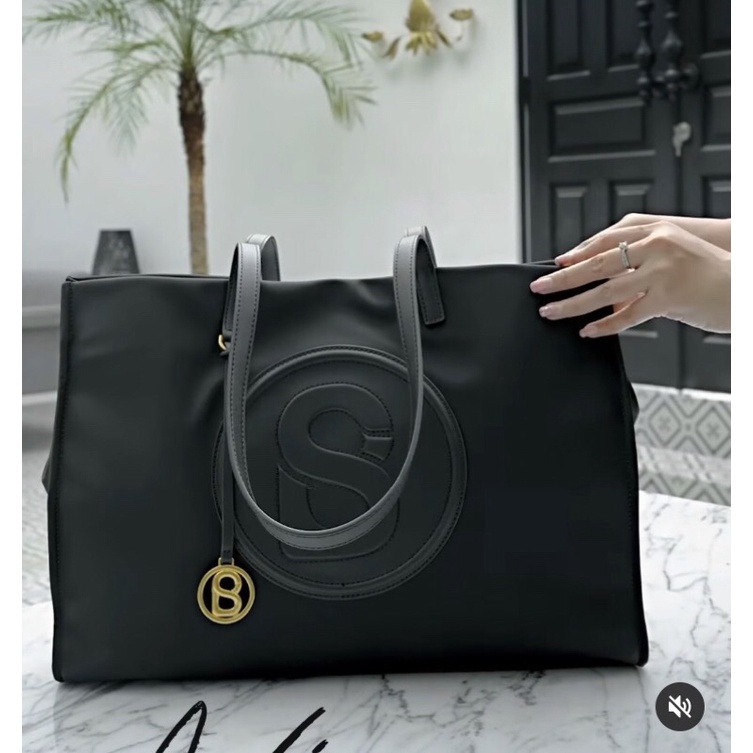 Aaliya Nylon Tote Bag Buttonscraves black