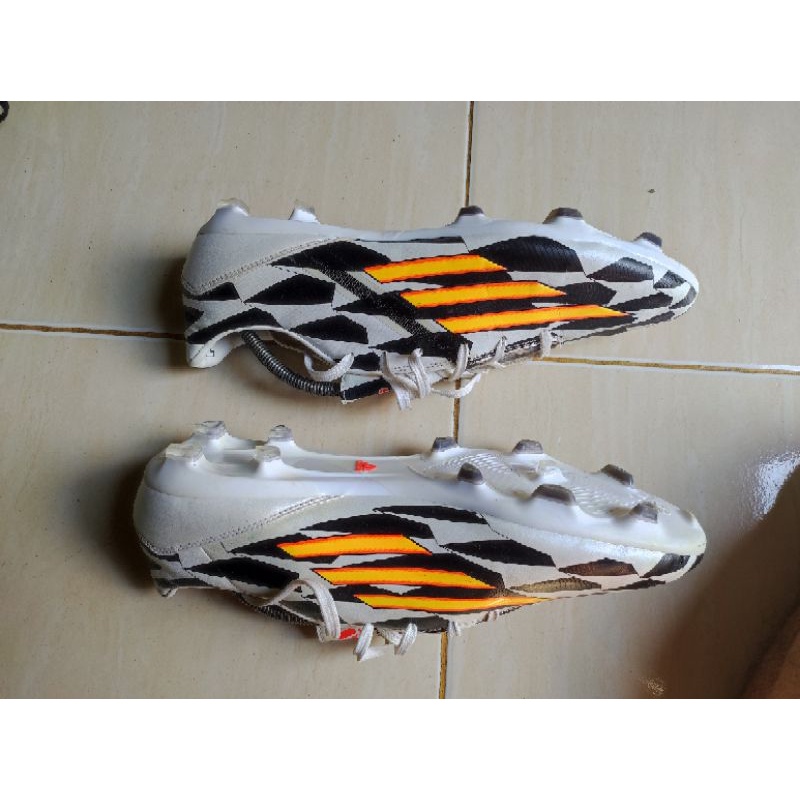 SEPATU SEPAK BOLA ADIDAS F10