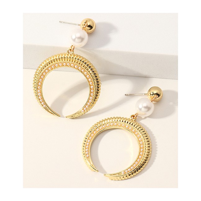 LRC Anting Tusuk Fashion Gold Color Geometric Crescent Alloy Pearl P88899