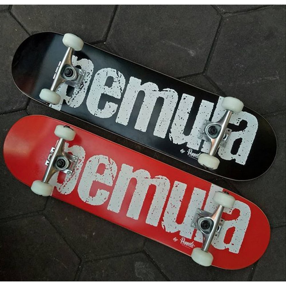 Skateboard Pemula By puppets second hand