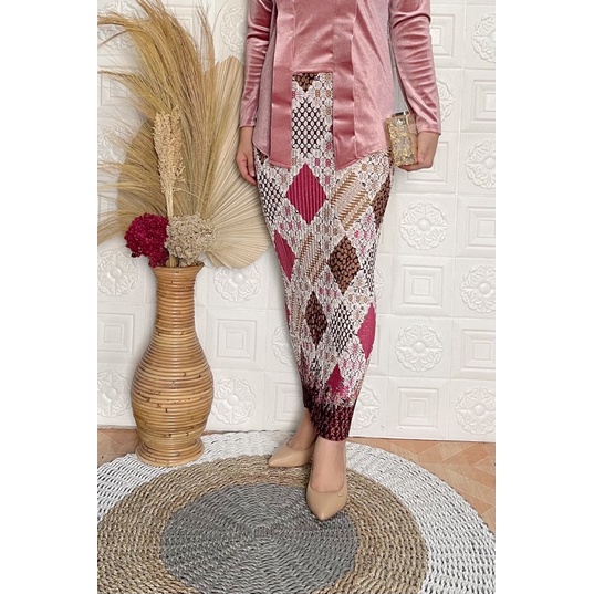 Termurah !! Rok plisket NO WIRU PRODUKSI SENDIRI. ready / rok span / rok plisket / rok batik / rok kondangan-kawung kotak pink