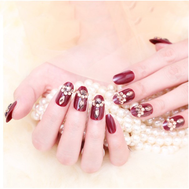 

KukuPalsuIsi24PCSWarnaMerahHatiYangMewahDenganTaburanEmasImitasi+Lem