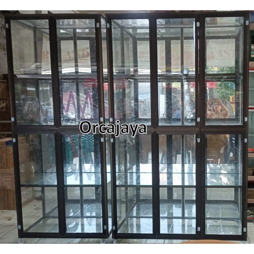 Lemari hias / Lemari pajangan / lemari hias kaca / lemari hias minimalis/lemari piala