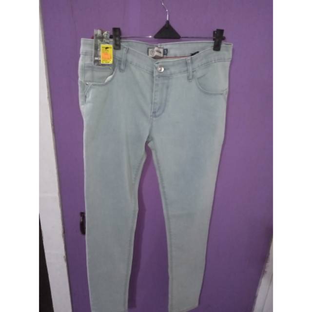 Skinny jeans nevada wanita