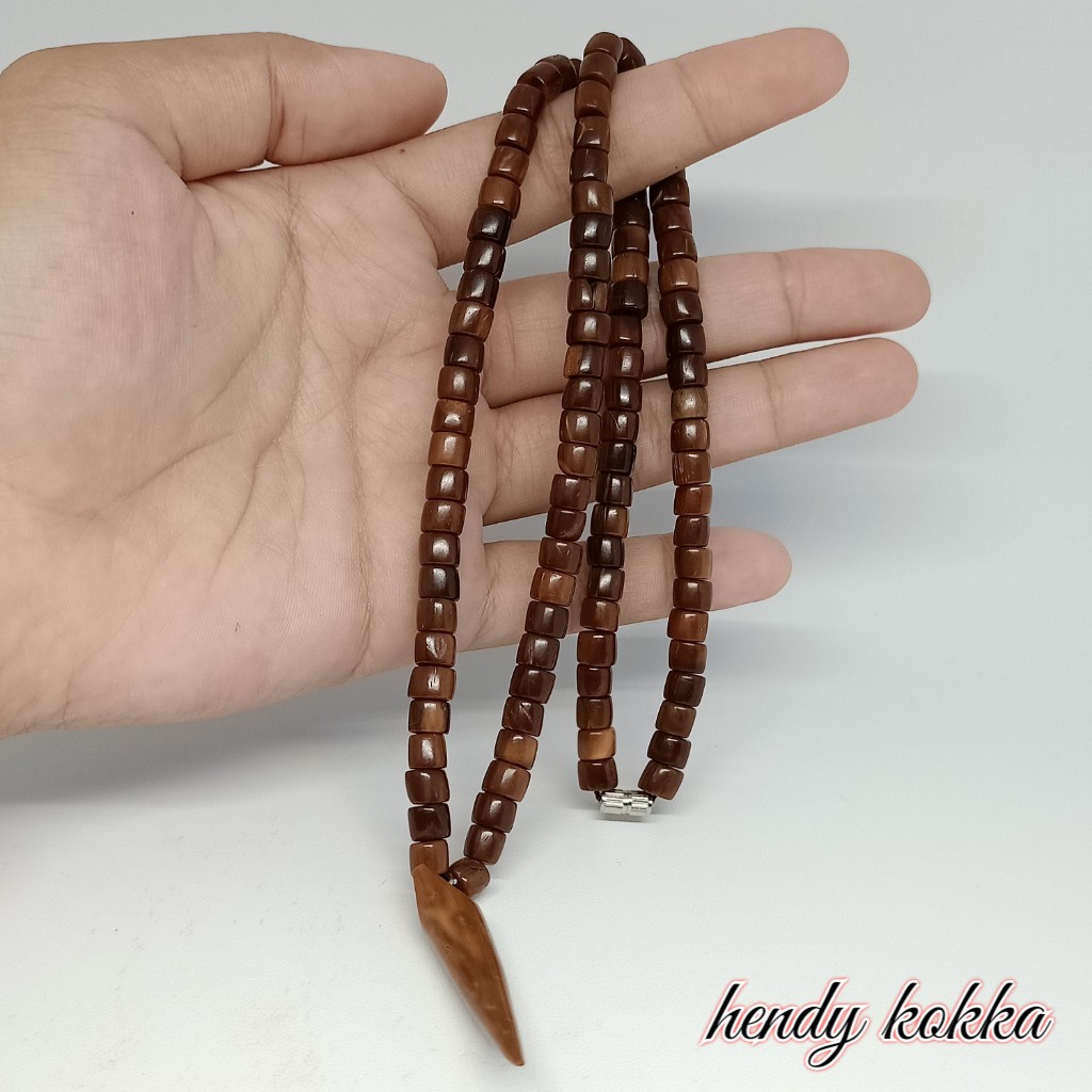 Kalung kokka kaukah mardjan taji hitam