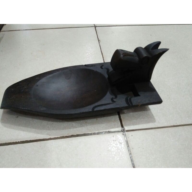 asbak kayu ulin ukir hitam motif naga