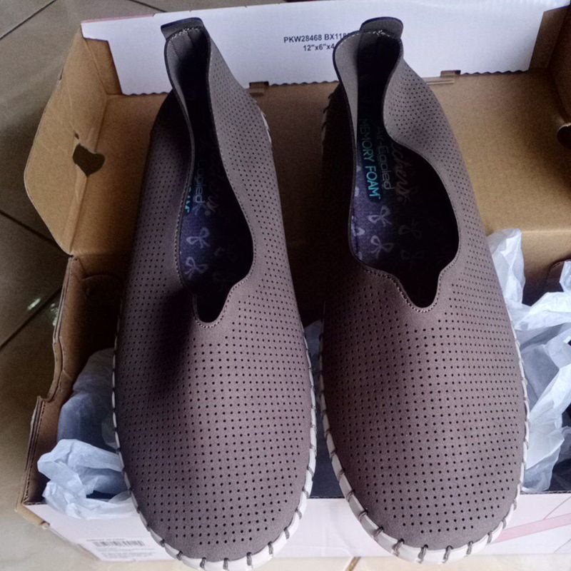 sepatu wanita merk skechers