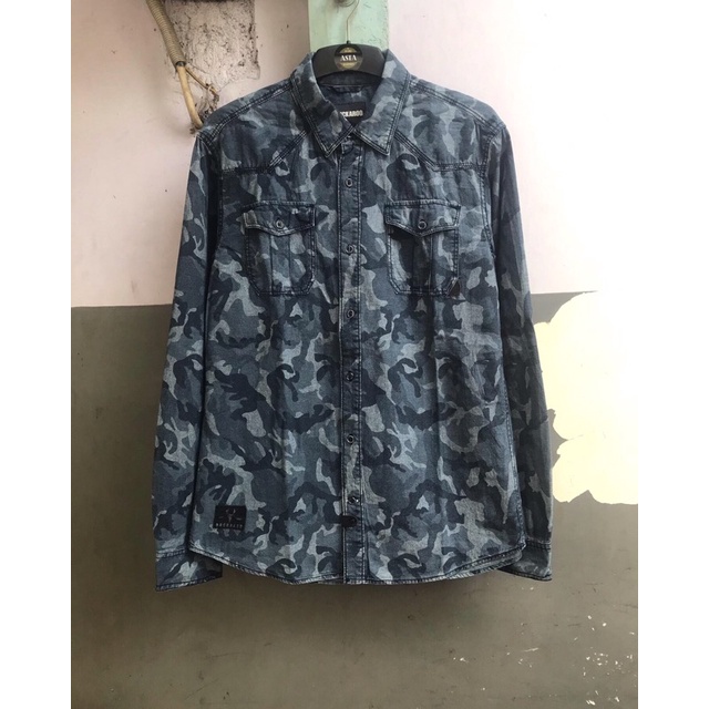 kemeja Buckaroo Camo