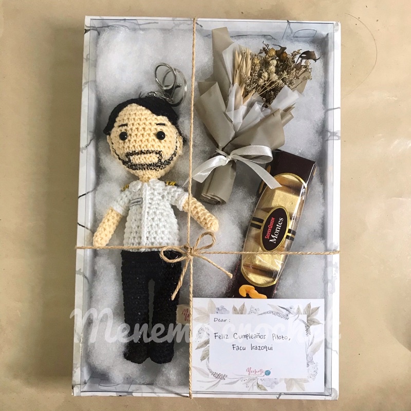 

gift box amigurumi / custom boneka rajut / kado ulang tahun/ kado boneka rajut / kado wisuda