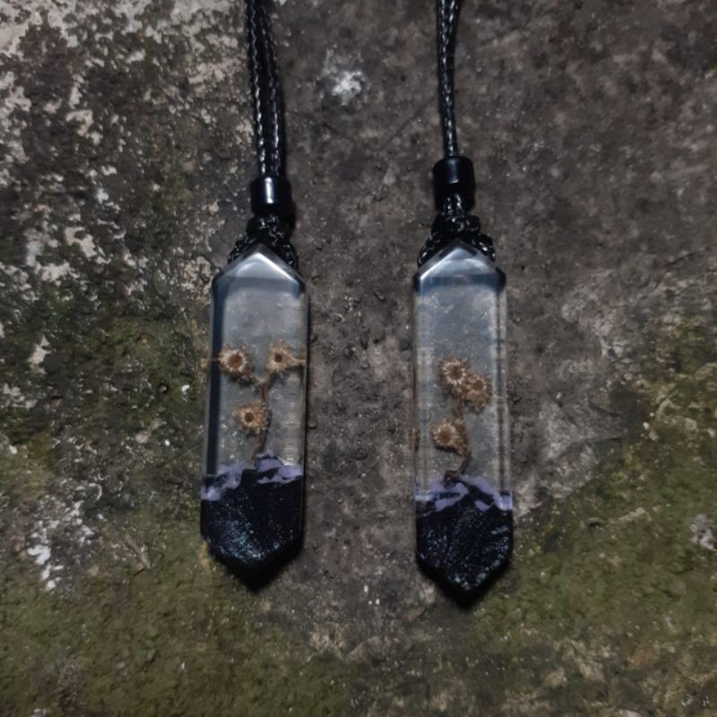 Kalung resin edelweis glow in the dark