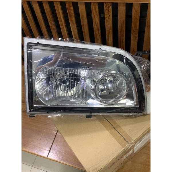 Headlamp Lampu Depan KANAN NKR55 New Facelift Euro2 7-41020 211-A