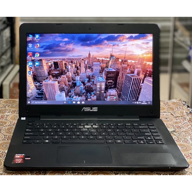 Laptop Asus X454Y AMD A8-7410 Layar 14inch Second