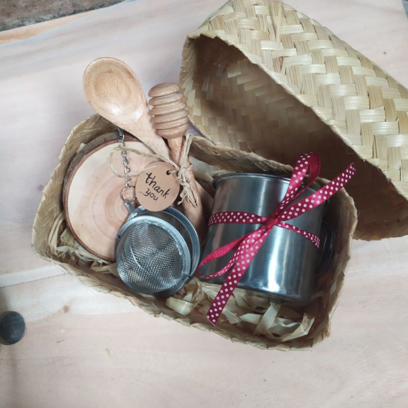 

KANAYA HAMPERS / hampers kayu / set alat makan / kado unik / kado pernikahan / giftbox