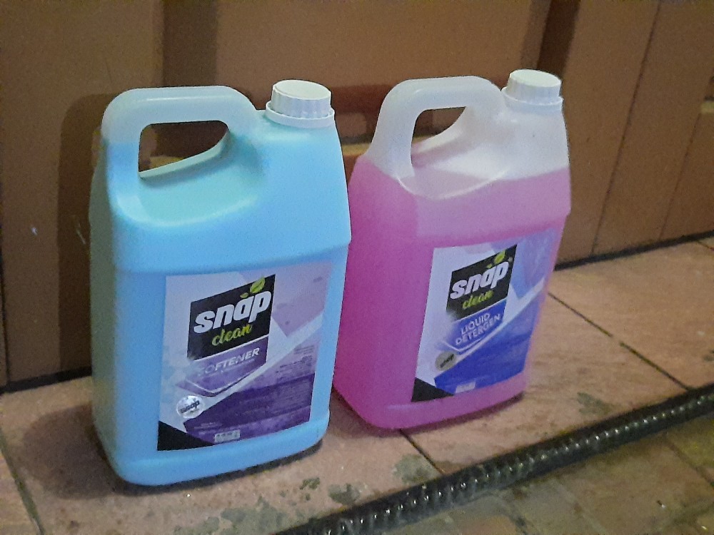 Softener Snap Clean 4 Liter Pelembut Pewangi Pakaian Sejenis Molto