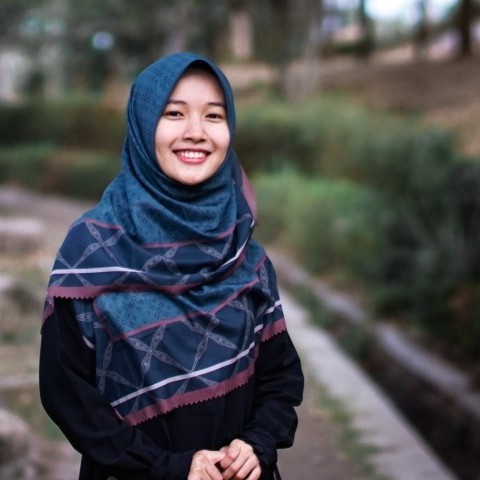 Hijab Segi Empat / Scarf / Etpis Hijab / Voal Ultrafine / Laser Cutting / Premium Hijab / Grosir