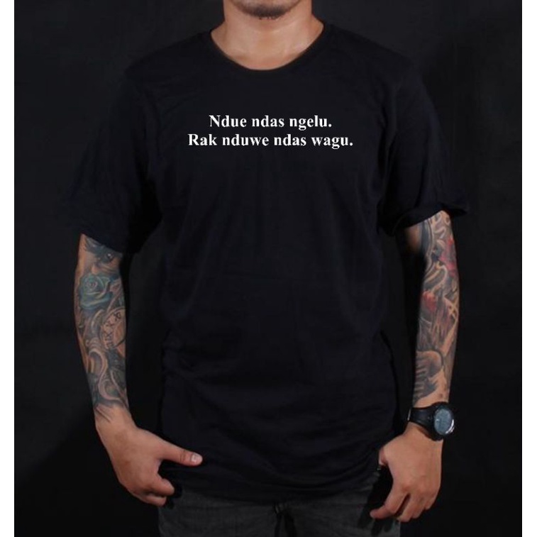 KAOS KATA LUCU "NDUE NDAS NGELU RAK NDUE NDAS WAGU" KAOS KATA JAWA 30S