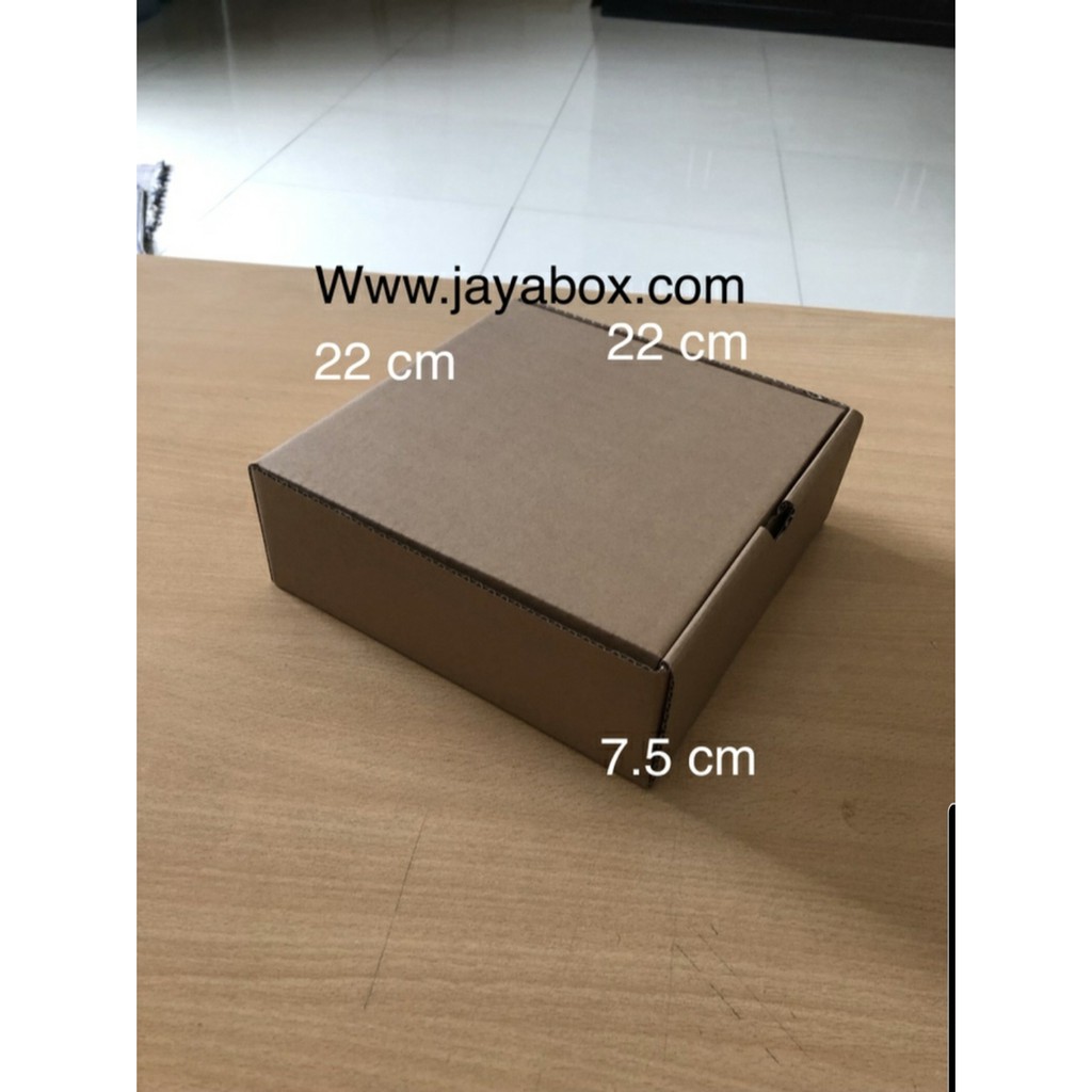 

Kardus / box Packaging kue dan lainnya ukuran 22x22x7 cm Termurah