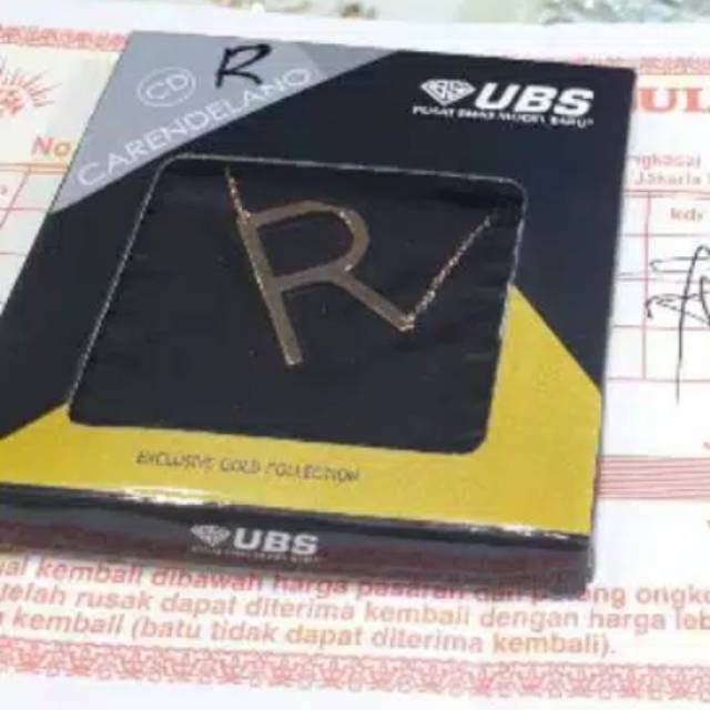 Kalung Rosegold Caren delano Huruf R