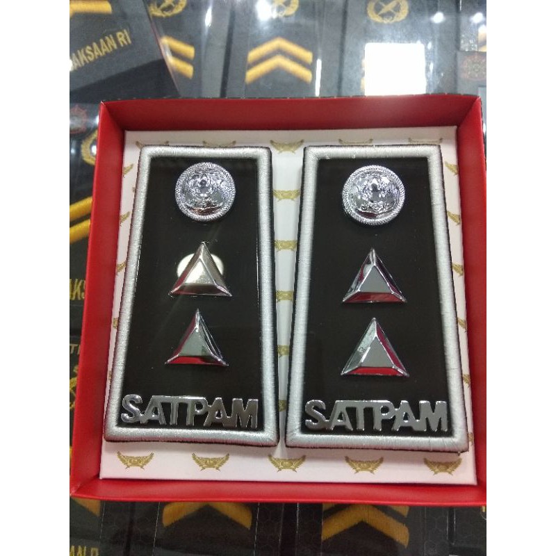 

PANGKAT SATPAM SEGITIGA DUA PUTIH AKRILIK