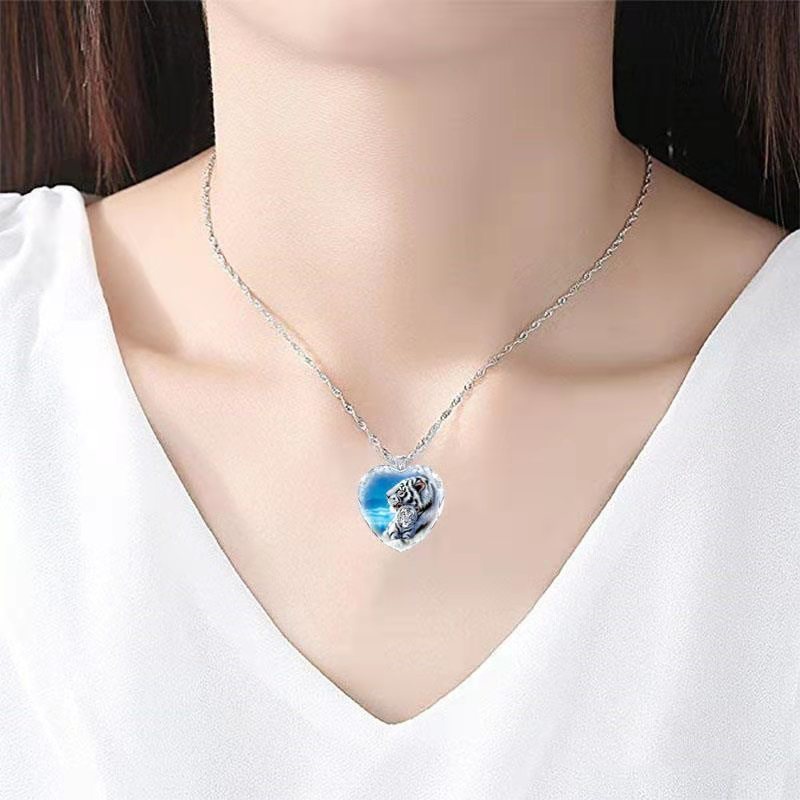 Kalung Bentuk Hati Motif Harimau Putih Bahan Alloy Untuk Wanita