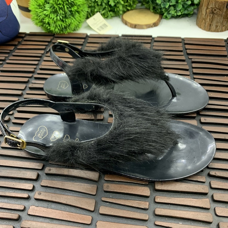 Preloved Jelly Bunny Size 40