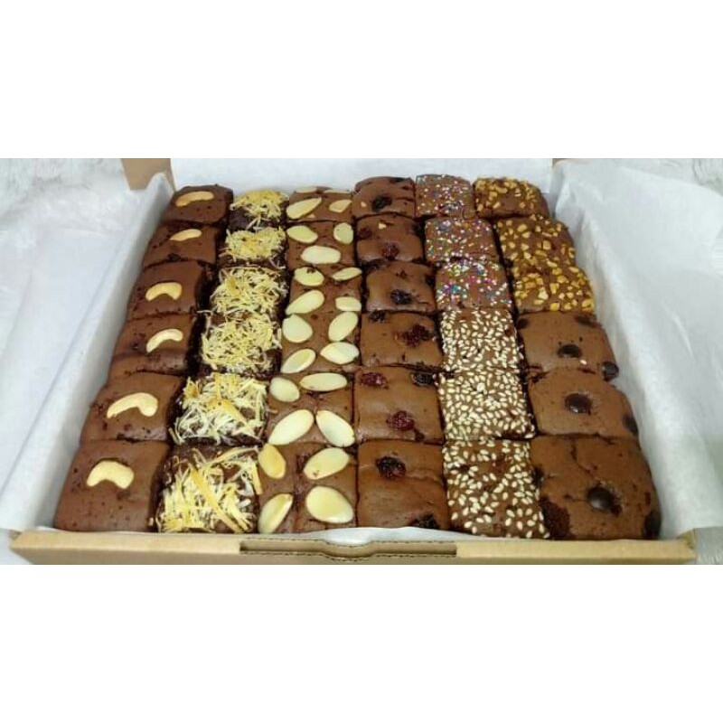 

Brownies Sekat Box Besar 22x22x5cm (36 kotak)