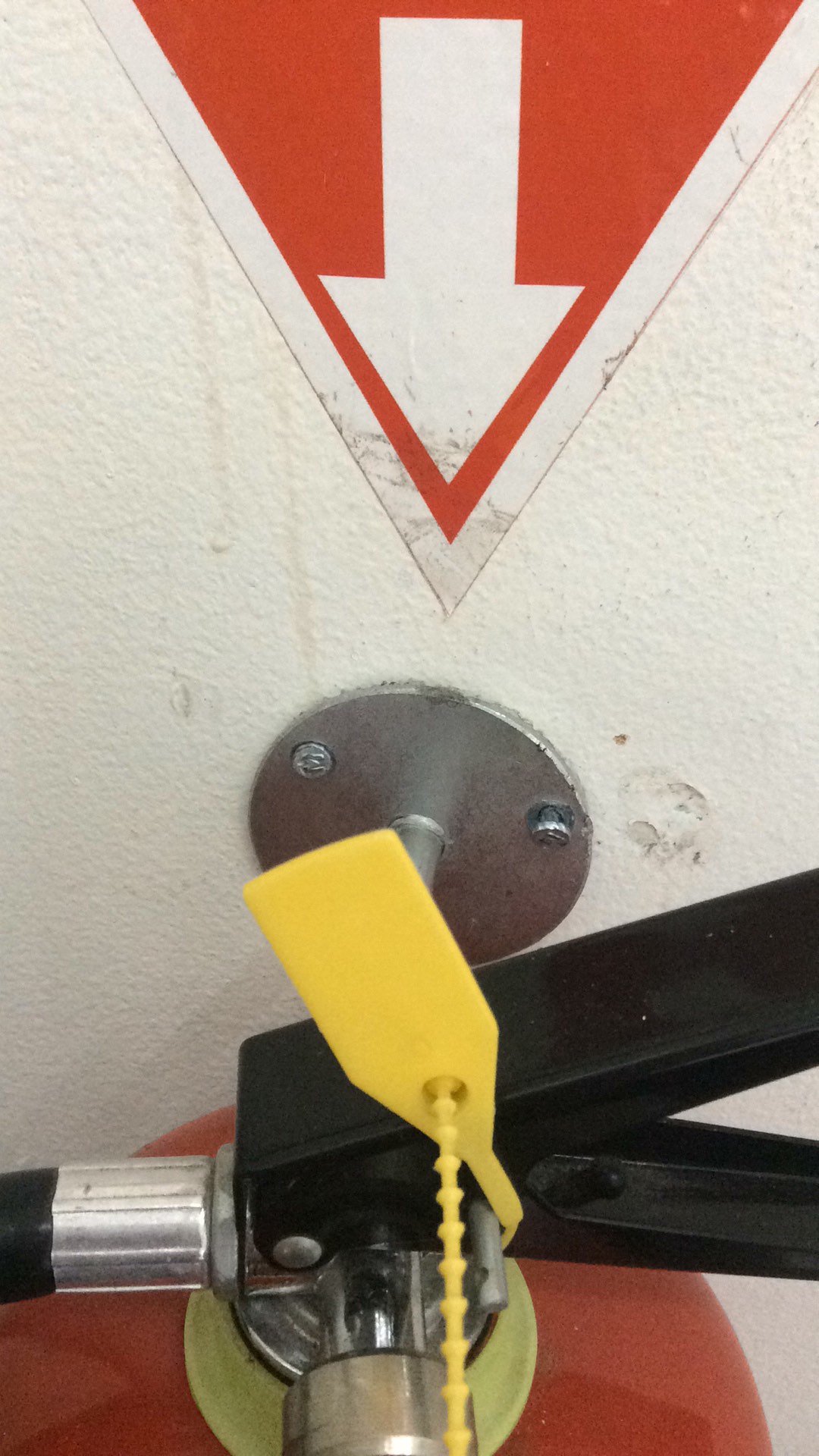 Hanger Gantungan Apar Co2 Tabung Pemadam Api