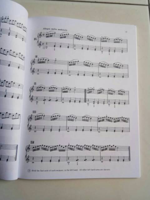 Buku piano Czerny op 599 Alfred Indonesian Edition
