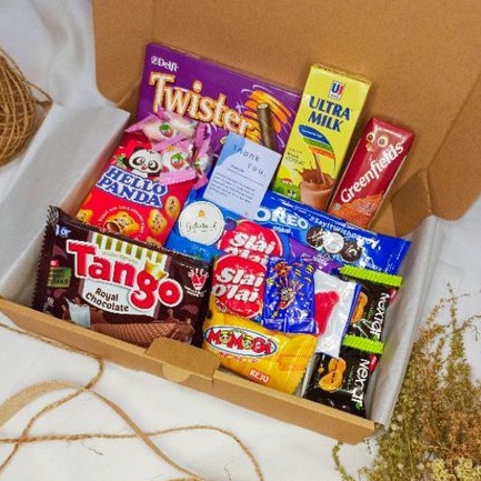 

Gift box Snack Murah Berkualitas / Hampers Snack / Hampers Box / Kado Ulang Tahun / Kado Wisuda