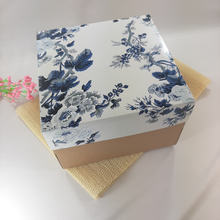 

Dus Gif Box Kotak Dus Bingkisan Cake Blue Flower Dus Packaging Kue Hampers Gift Box Uk. 22x22 Cm