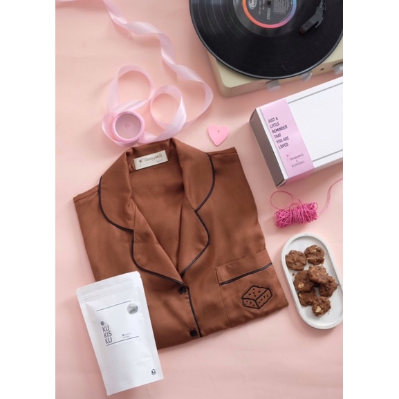 

BROWNIE CUDDLE PACK Valentine hampers
