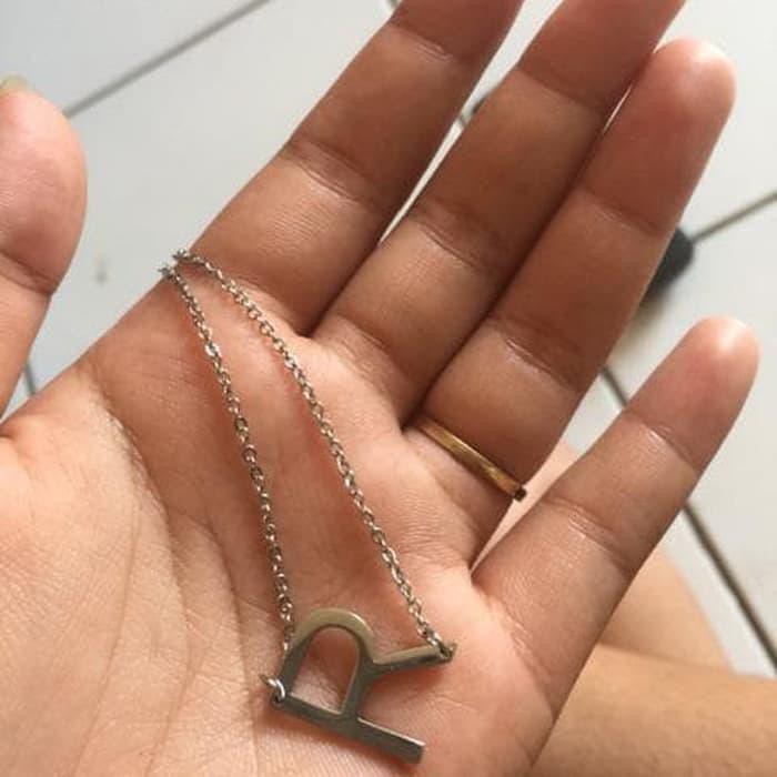 PROMO KALUNG LIONTIN HURUF A - Z TITANIUM WARNA EMAS PUTIH 