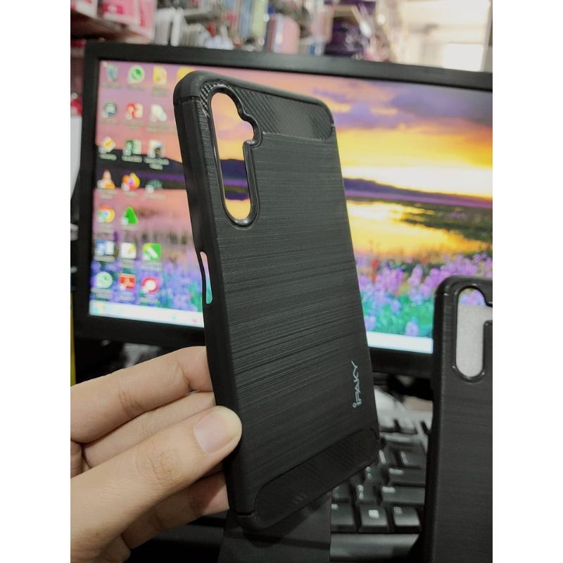 Softcase Slim Fit Carbon Realem 6 Pro - UA