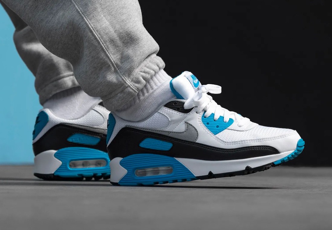 blue and white nike air max