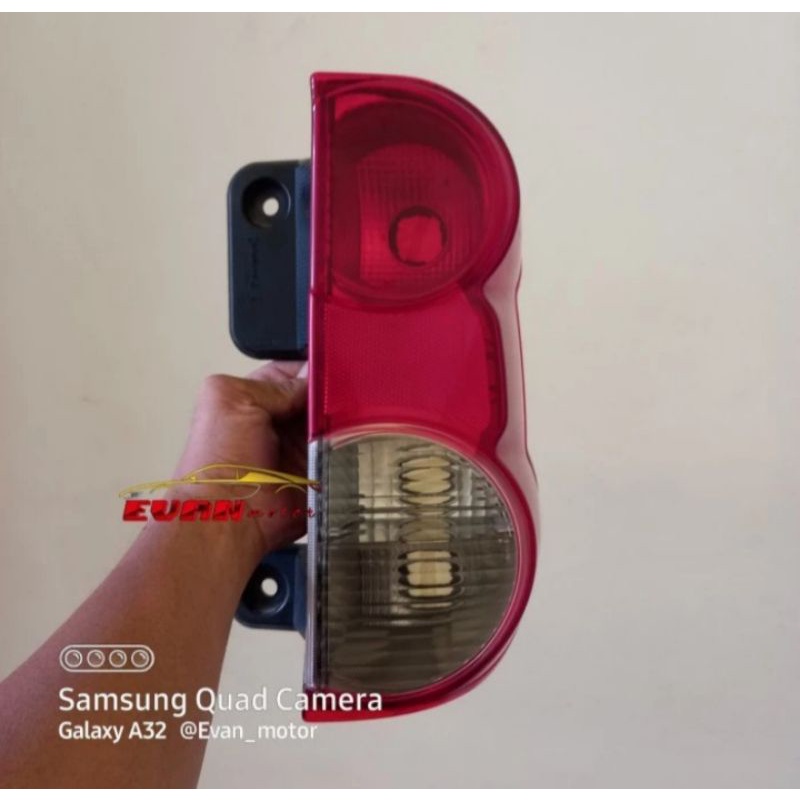 Stoplamp lampu belakang Nissan Evalia