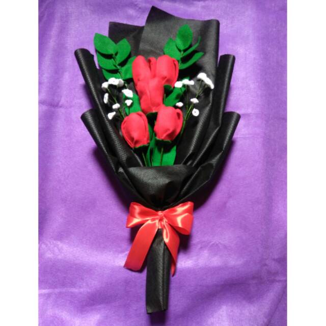 

Buket tulip merah