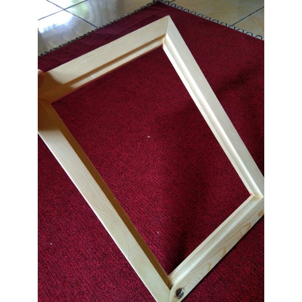 Bingkai foto kayu atau figura jati belanda