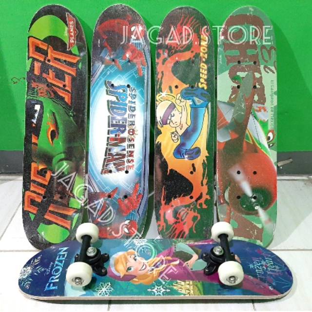 Skateboard Maple Anak dan Remaja Profesional Roda Karet PU Import Fullset