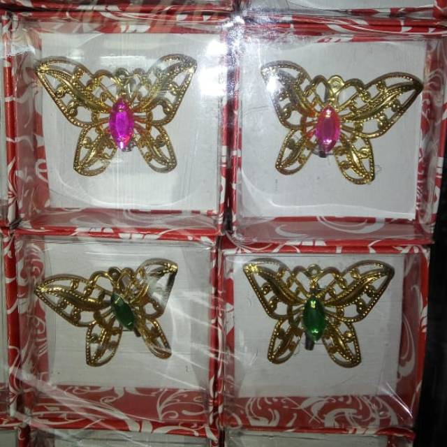 Souvenir pernikahan bros kupu - kupu