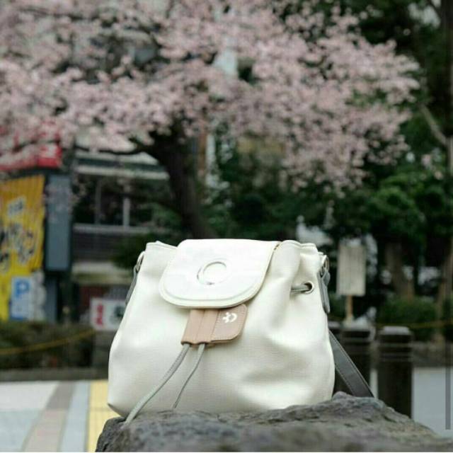 Gotosovie Zhapira White