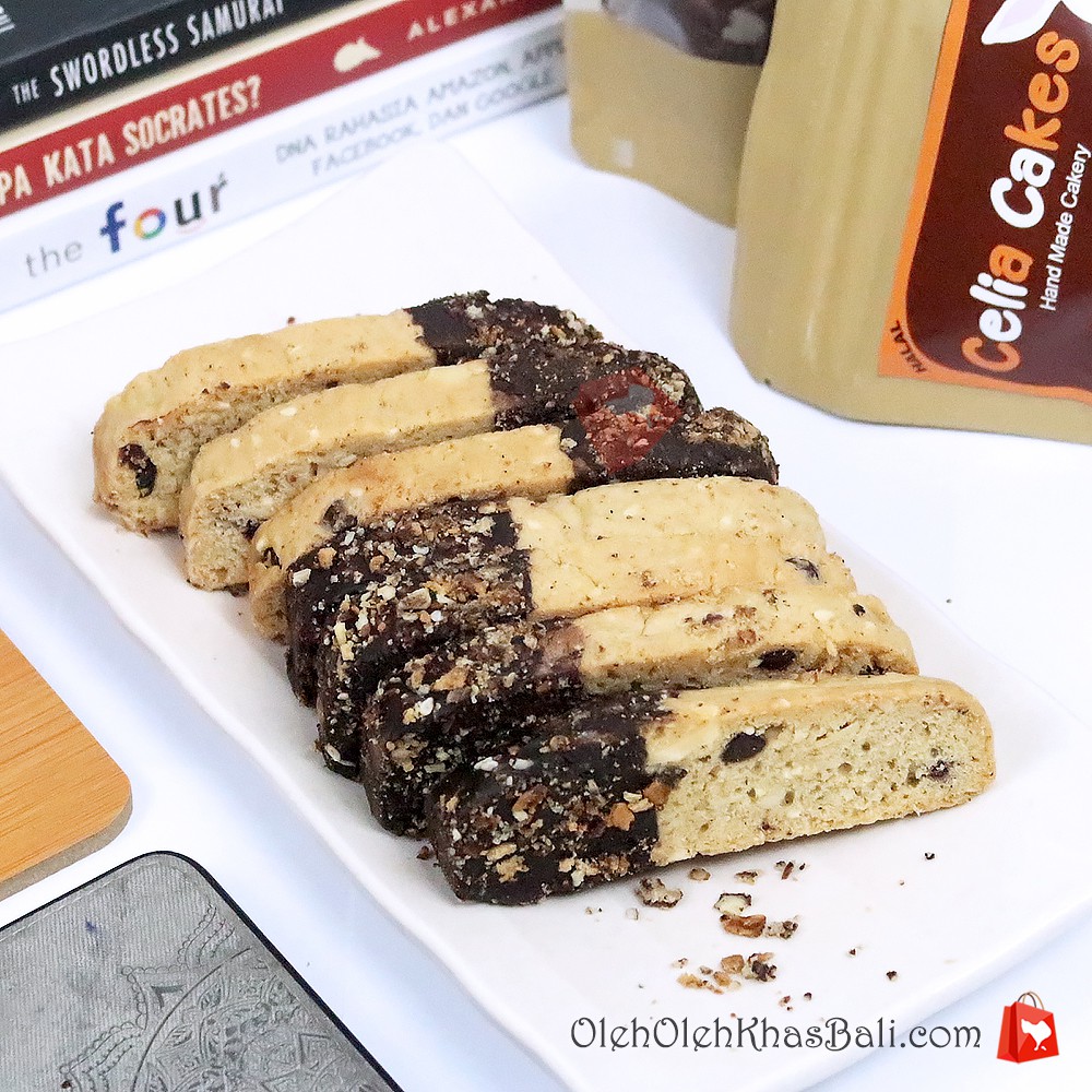 

Choco-Dipped Biscotti (Biskuit dari Tuscan Italia) by CELIA CAKES