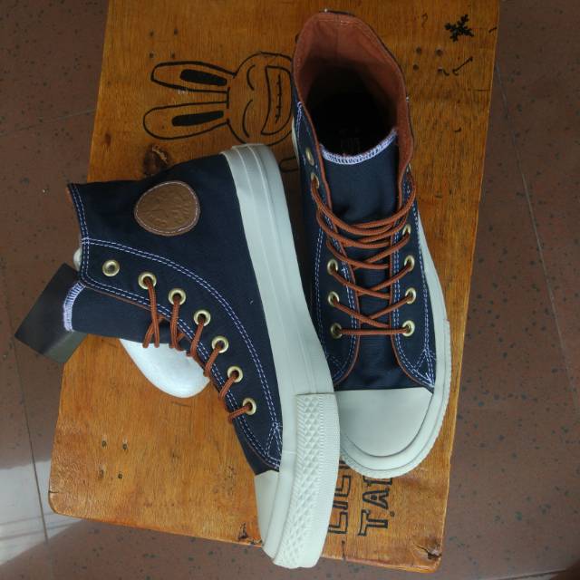 Sepatu Converse Tinggi / Converse High