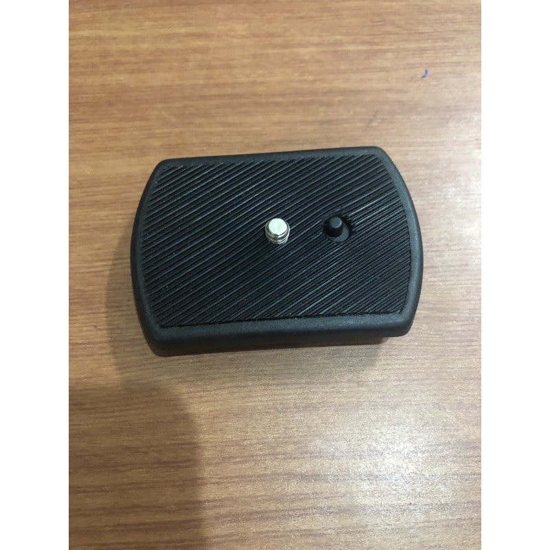 Quick release plate ( plat tripod kepala tripod ) takara atau velbon